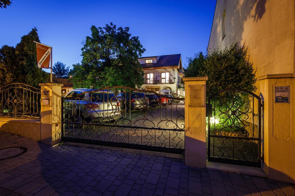 Pension Julia & Haus Elisabeth - Wallner'S Hofheuriger & Weinhof Moerbisch Am See Exterior photo